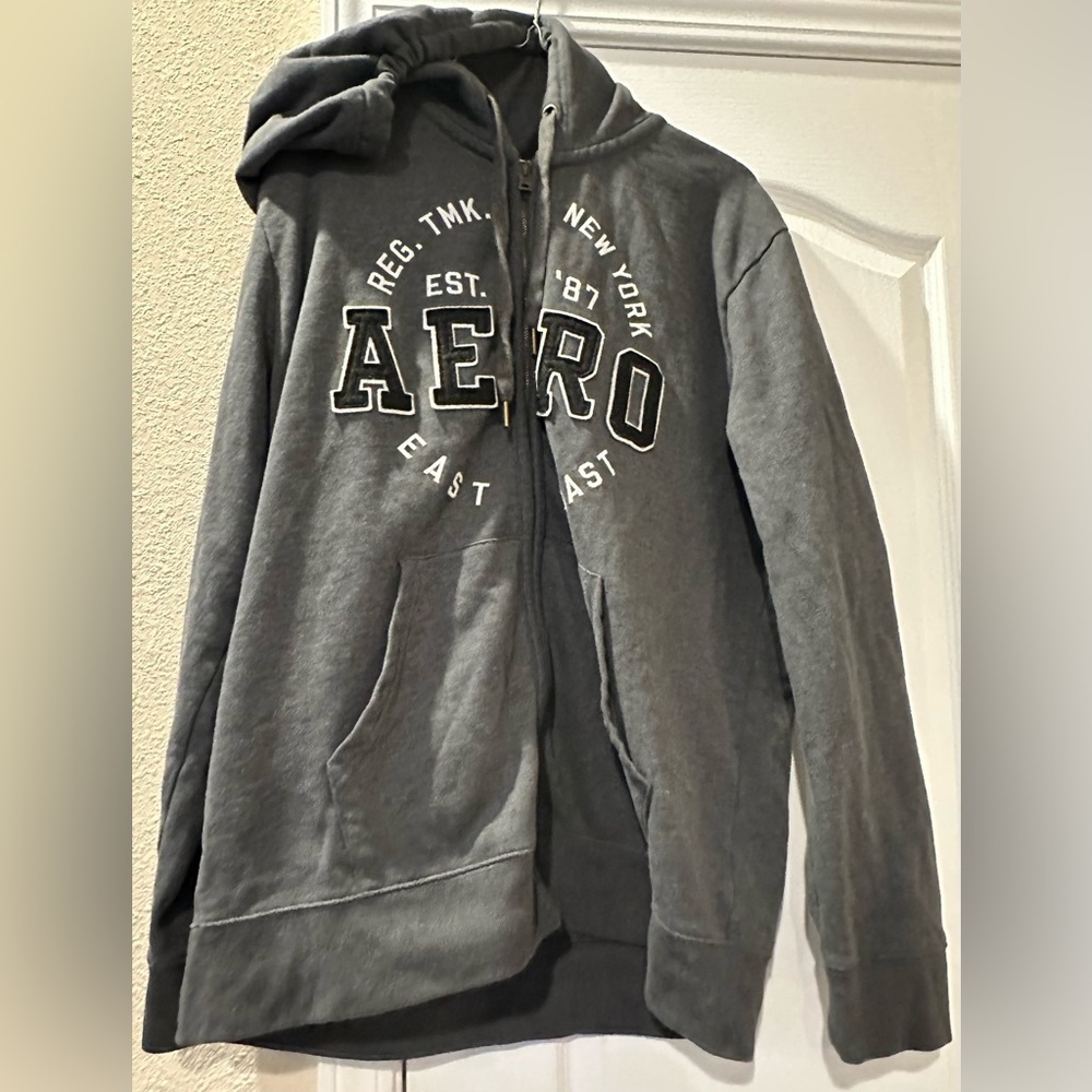 Men’s sweat/ Hoodie gently used.